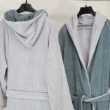 Accappatoio Grigio Chiaro Grigio Scuro 100% Cotone Egiziano a fibra lunga pettinato Reversibile Con cappuccio , Taglia L/XL - Sefane Luxury
