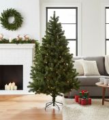 Albero di Natale 120 cm Verde 326 Rami Apertura Rami Singoli 120h cm, Ignifugo Ritardante di Fiamma - Riccardo