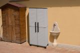 Armadio da esterno Veurne, Armadio porta scope, Mobile outdoor 2 ante, 100% Made in Italy, 68x37h169 cm, Grigio chiaro e Nero, Finitura righe