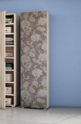 Armadio multiuso Fiordaliso, Mobile lineare a 1 Anta e 7 ripiani, Colonna da ingresso o bagno, Scarpiera moderna, 100% Made in Italy, 50x30h182 cm, Olmo e fantasia