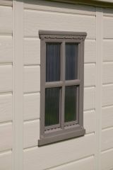 Casetta da Giardino Beige Nero Resistente Agli Agenti Atmosferici Presenza Finestre 257x255x243h cm, Tetto a due Falde - Traverse