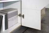 Credenza bianco lucida e acero 141x43x86h cm 2 ante e 3 cassetti - All
