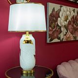 Lampada da tavolo Dalmazzo, Luce da scrivania, Luminaria da ufficio, Lampada da lavoro, 40x40 h70 cm, Bianco e Oro