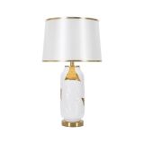Lampada da tavolo Trompe, 40x40 h70 cm, Bianco e Oro