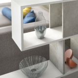 Libreria Hoya, Biblioteca bifacciali a 5 ripiani, Scaffale a zig zag per libri, Mobile da parete con ripiani, 100% Made in Italy, 145x29h145 cm, Bianco e Cemento