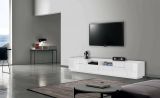Mobile porta TV Gregorio, Credenza bassa da soggiorno a 4 ante, Base porta TV, 100% Made in Italy, cm 260x43h46, Bianco lucido
