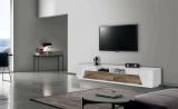 Mobile porta TV Gregorio, Credenza bassa da soggiorno a 4 ante, Base porta TV, 100% Made in Italy, cm 260x43h46, Bianco lucido e Acero
