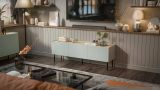 Mobile porta TV Vendas, Madia da salotto con tre ante battenti e tre vani interni, Rialzato da terra, 150x40 h52 cm, Verde e Rovere