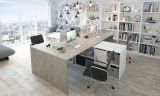 Scrivania Vallejo, Scrittoio multifunzione reversibile multiposizione, Tavolo da studio o ufficio porta PC con scaffale, 136x139h74 cm, Bianco e Cemento