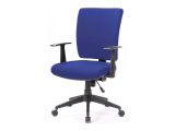Sedia con ruote imbottita con braccioli in ecopelle blu - Eulalia