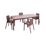 Set tavolo e sedie Manarola, Ripiano rettangolare allungabile da esterno con 4 sedie incluse, Tavolo e sedute da giardino effetto rattan, 100% Made in Italy, Marrone