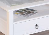 Tavolino in pino massello verniciato ad acqua bianco e top in vetro temperato
