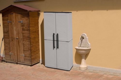 Armadio da esterno Geel, Mobile porta scope multiuso, Armadietto outdoor 2 ante, 100% Made in Italy, 68x37h163 cm, Grigio e Nero, Finitura righe