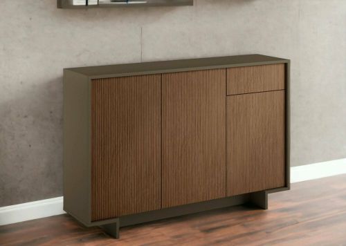 Credenza Aneto, Madia da salotto, Buffet da soggiorno a 3 ante e 1 cassetto, 100% Made in Italy, 134x35h87 cm, Marrone e Noce