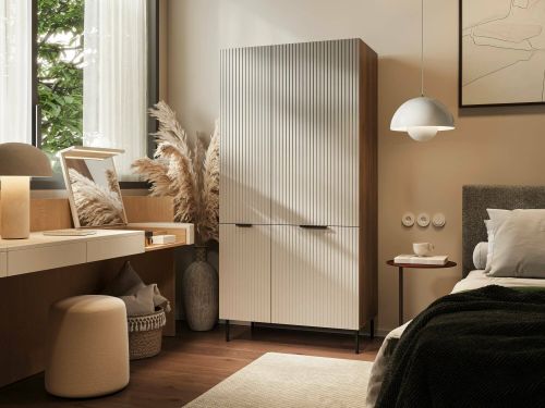 Guardaroba 2 ante Agueda, Mobile multifunzionale con sei ripiani interni e una barra appendiabiti, Finitura effetto cannettato, 90x52 h185 cm, Beige