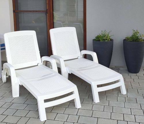 Lettino prendisole Abbie, 190x46h70 cm, Bianco