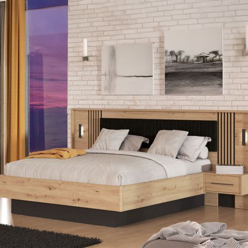 Letto Matrimoniale Marrone Rovere Nodi Nero Dimensione Materasso 160x200 cm Imbottito, Testiera Imbottita, 2 Comodini Inclusi - Casotto