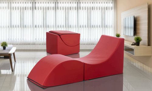 Letto pieghevole Andreina, Pouf trasformabile in letto singolo, 100% Made in Italy, Pouf trasformabile in una chaise longue in ecopelle, Cm 130x50h50, Rosso