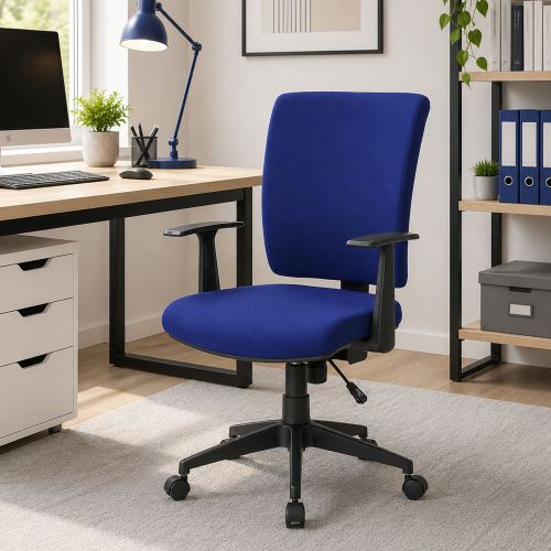 Sedia con ruote imbottita con braccioli in ecopelle blu - Eulalia