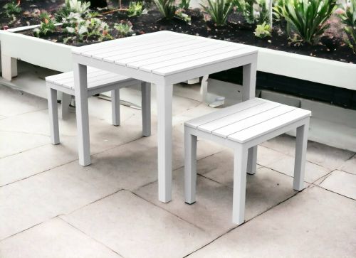 Set salotto da esterno Moncalieri, Set da giardino con 1 tavolo quadrato e 2 panche, Set indoor e outdoor da Pic Nic, 100% Made in Italy, Bianco