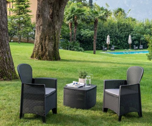 Set salotto da esterno Napoli, Set da giardino con 2 poltrone ed 1 tavolino contenitore, Salottino effetto rattan, 100% Made in Italy, Antracite
