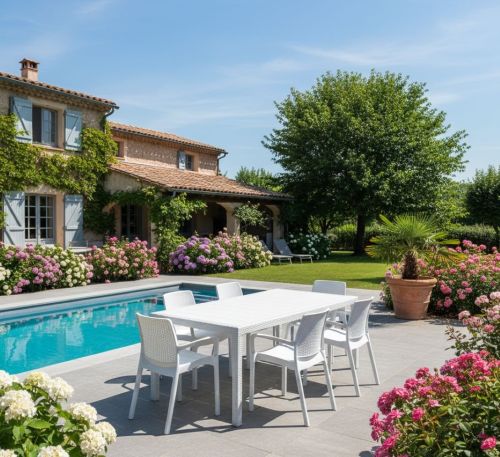 Set tavolo e sedie Manarola, Ripiano rettangolare allungabile da esterno con 4 sedie incluse, Tavolo e sedute da giardino effetto rattan, 100% Made in Italy, Bianco