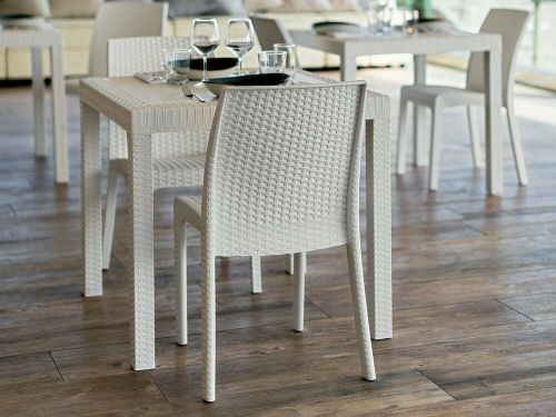 Tavolo da esterno Marte, Tavolo quadrato fisso, Tavolo da giardino multiuso effetto rattan, 100% Made in Italy, 80x80h74 cm, Bianco