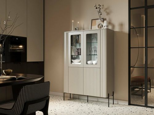 Vetrina Loures, Vetrinetta da soggiorno con due ante e dettaglio in vetro, Rialzato da terra, 110x40 h160 cm, Beige