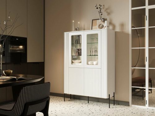 Vetrina Loures, Vetrinetta da soggiorno con due ante e dettaglio in vetro, Rialzato da terra, 110x40 h160 cm, Bianco