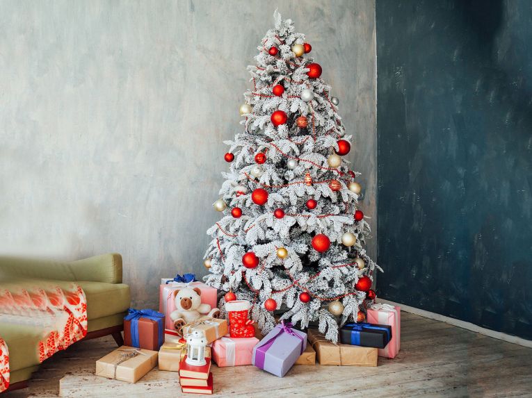 Albero di Natale 180 cm Verde 664 Rami Apertura Rami Singoli 180h cm, Effetto Innevato - Hollybell