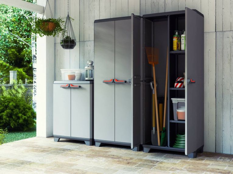 Armadio da Esterno Grigio Chiaro 3 Ripiani Apertura Battente 68x39x173h cm, Un'anta Made in Italy - Cochrane
