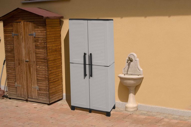 Armadio da esterno Veurne, Armadio porta scope, Mobile outdoor 2 ante, 100% Made in Italy, 68x37h169 cm, Grigio chiaro e Nero, Finitura righe