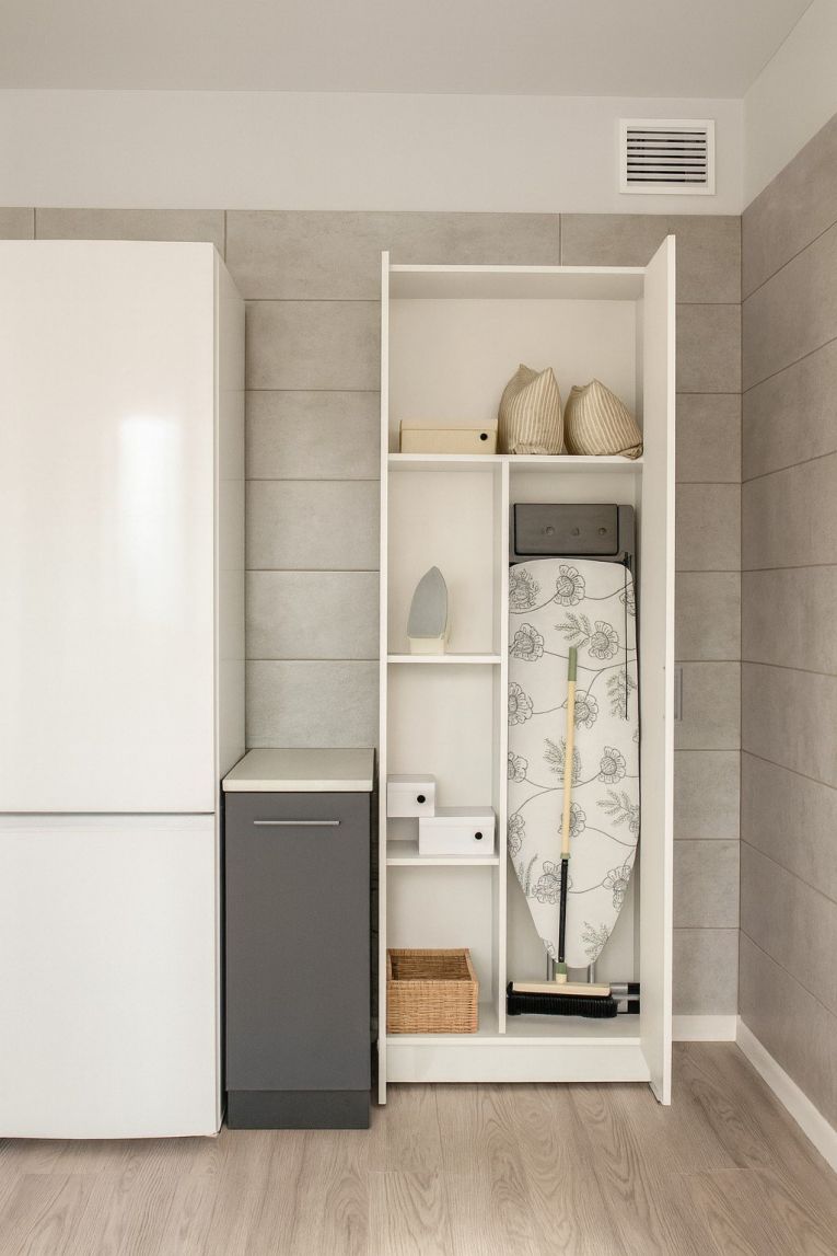 Armadio multiuso Forcola, Mobile multifunzione portascope, Guardaroba a 2 ante, 78x35h190 cm, Bianco