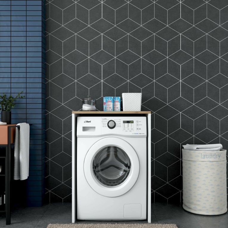 Armadio multiuso grande Cassian, Mobile multifunzionale, Armadietto porta scarpe, Guardaroba porta scope, 65x60h92 cm, Noce e Bianco