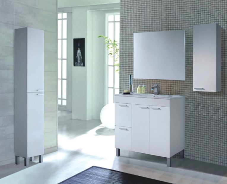 Colonna bagno Hollywood, Mobile a colonna per bagno a 2 ante, Armadio pensile con 2 ripiani, 30x25h182 cm, Bianco lucido