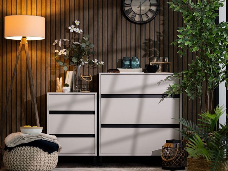 Comodino Bianco Nero un Ripiano 3 Cassetti 48x40x71h cm, Apertura Scorrevole - Combatte