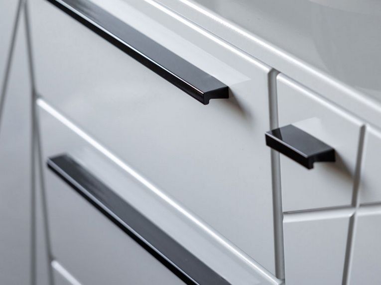 Credenza Bianco Nero 2 Ripiani 4 Cassetti 163x40x80.5h cm, 2 Ante - Maropati