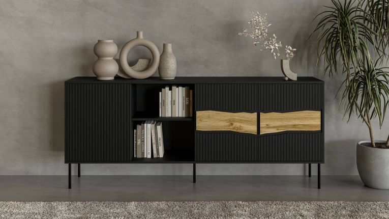 Credenza Viseu, Madia da salotto con tre ante battenti e due vani aperti, Rialzata da terra, 190x40 h80 cm, Nero e Rovere Nodi