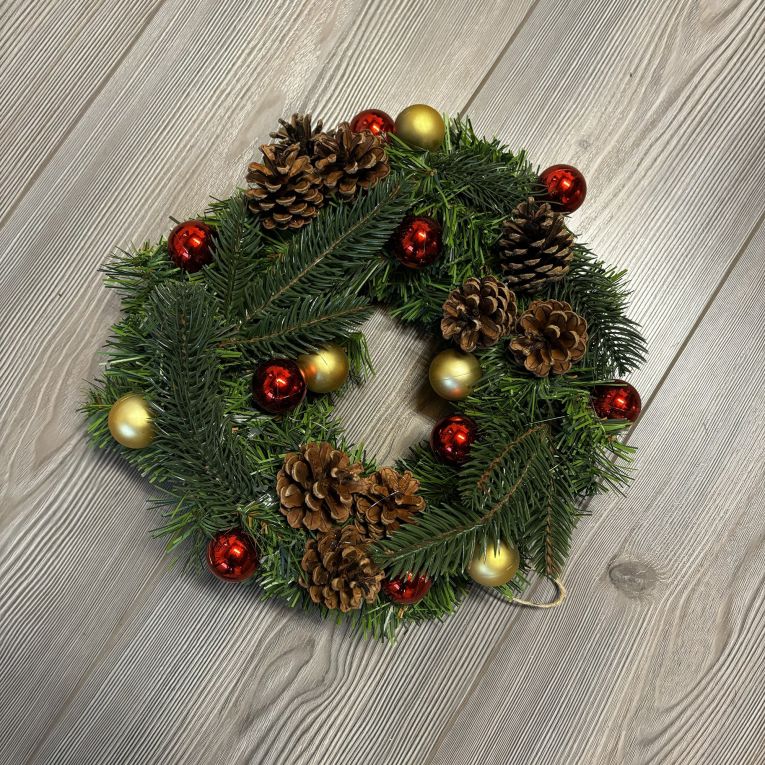 Decorazione da Natale Dzalatori, Addobbo natalizio, Ornamento da natale, Decorazione festiva, Made in Italy, Verde e Rosso, 30x30 h10 cm
