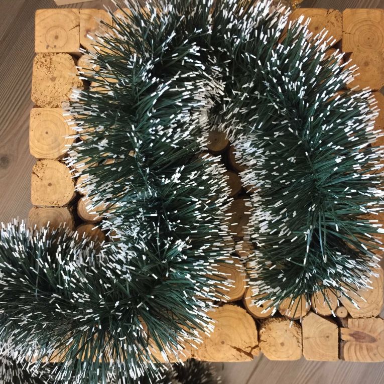 Decorazione da Natale Sulden, Addobbo natalizio, Ornamento da natale, Decorazione festiva, Made in Italy, 1000x10 h10 cm, Verde e Bianco