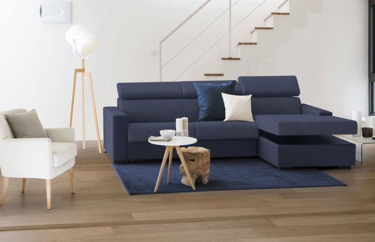 Divano fisso Mikaela, Divano ad angolo, 100% Made in Italy, Sofà Soggiorno con chaise longue, in tessuto imbottito - Penisola contenitore Destra, con Braccioli slim, Cm 260x95h85, Blu