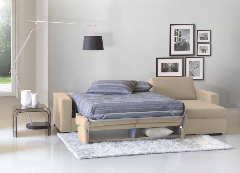 Divano Letto Alicya, Divano ad angolo, 100% Made in Italy, Sofà con apertura girevole, con Penisola contenitore reversibile, con Braccioli standard, Cm 280x95h90, Beige