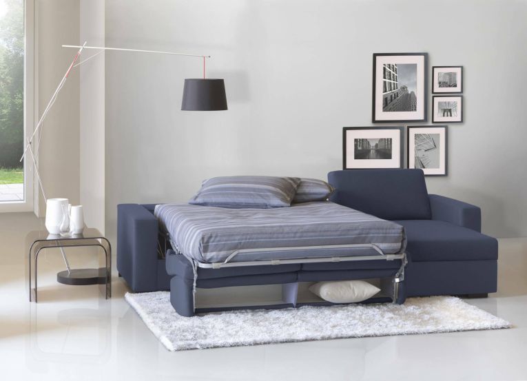 Divano Letto Alicya, Divano ad angolo, 100% Made in Italy, Sofà con apertura girevole, con Penisola contenitore reversibile, con Braccioli standard, Cm 280x95h90, Blu