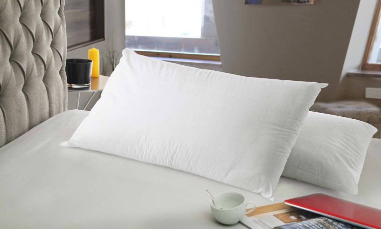 Guanciale Ariete, Cuscino per letto, Poggiatesta imbottito, Cuscinetto per camera da letto, Made in Italy, 71x41 h11 cm