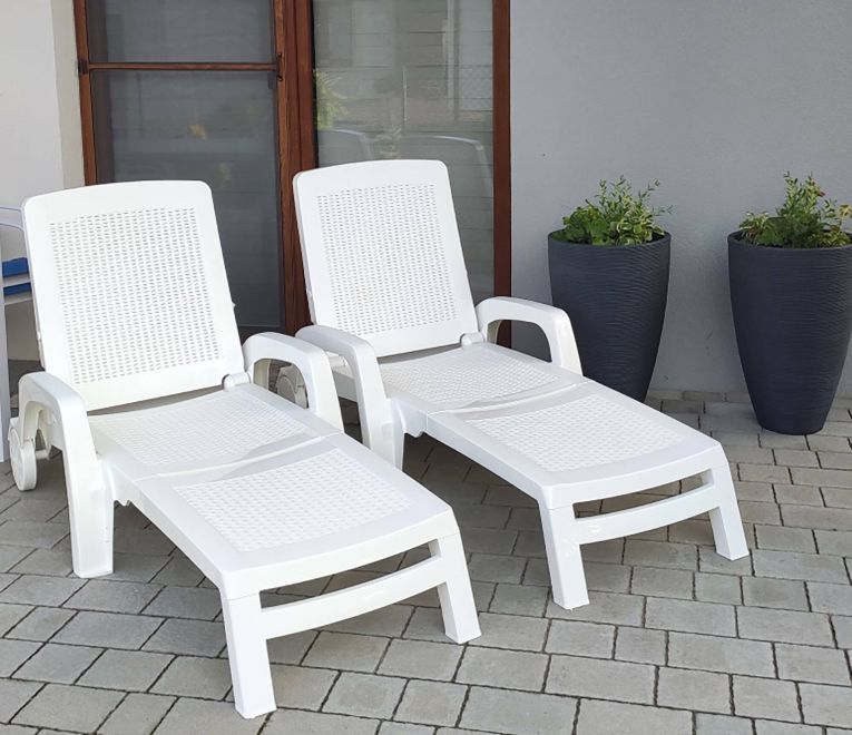 Lettino prendisole Abbie, 190x46h70 cm, Bianco