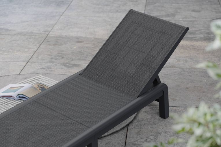 Lettino Prendisole Nero Antracite Finitura Quadrettata Peso Supportato 110 kg 58x188x29h cm, Schienale Regolabile - Shawinigan