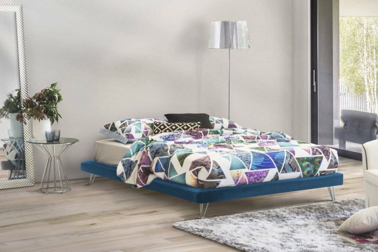 Letto matrimoniale Isabella, Letto fisso in tessuto con piedini, 100% Made in Italy, adatto per materasso Cm 160x190, Blu