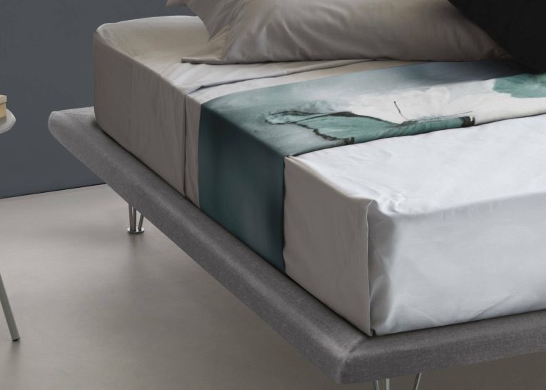 Letto matrimoniale Linda, Letto fisso in tessuto con piedini, 100% Made in Italy, adatto per materasso Cm 160x200, Grigio