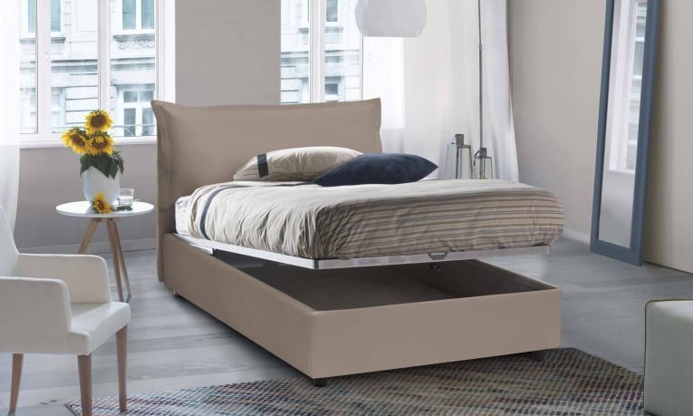Letto piazza e mezza Clara, Letto contenitore con rivestimento in ecopelle, 100% Made in Italy, Apertura frontale, con materasso Cm 120x190 incluso, Tortora
