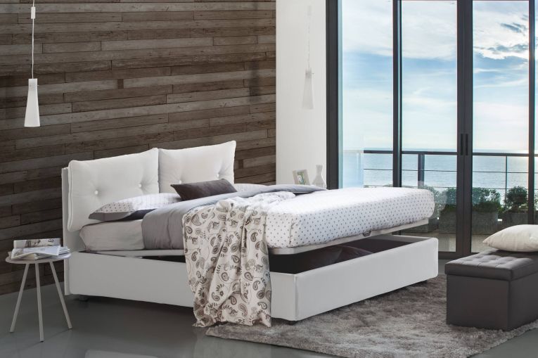 Letto piazza e mezza Emily, Letto contenitore con rivestimento in ecopelle, 100% Made in Italy, Apertura frontale, con materasso Cm 120x190 incluso, Bianco